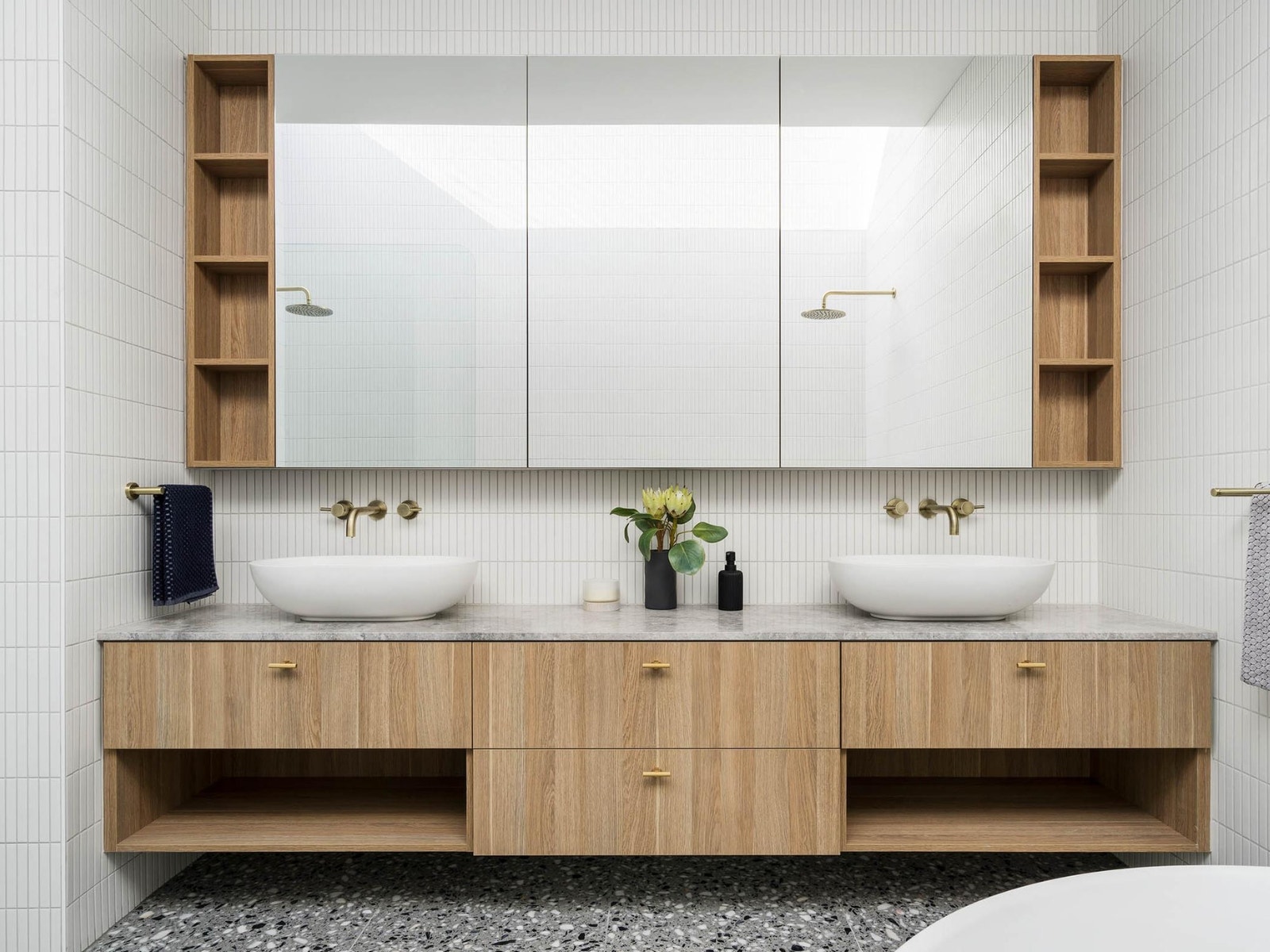 mirrored_cabinet_-_timberline