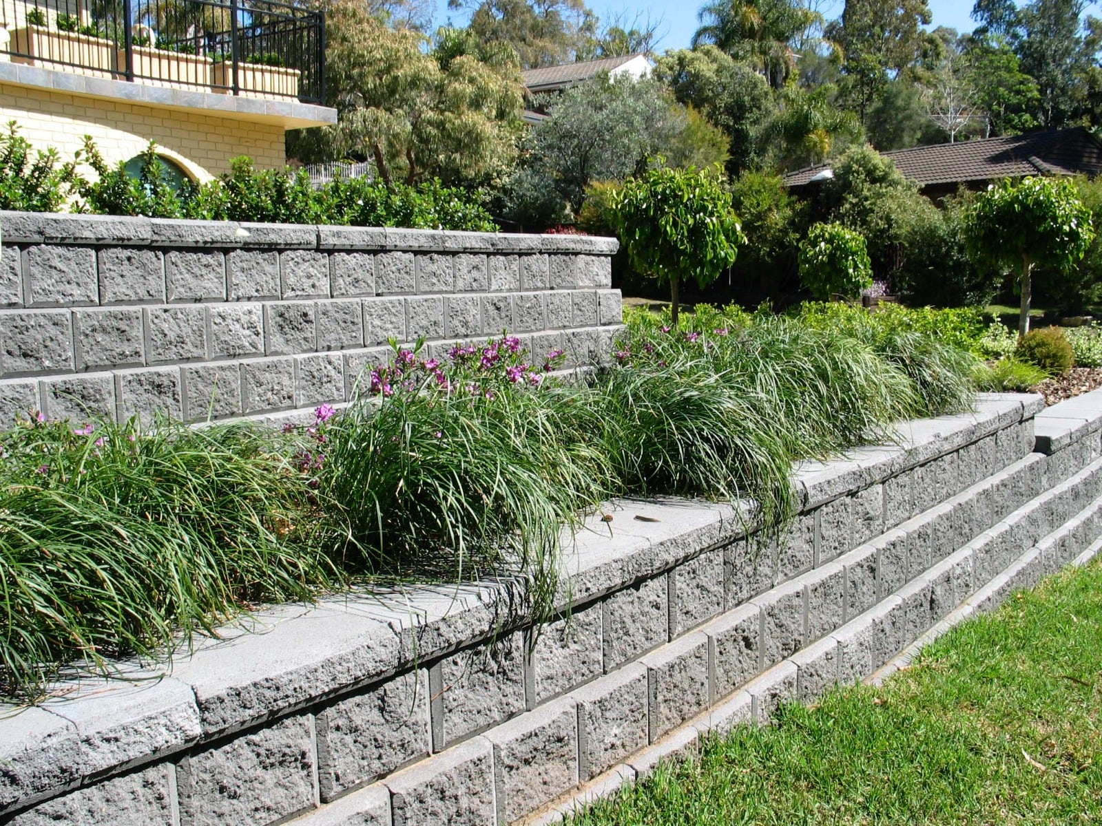 charcoal coloured retaining wall used in a contemporary yard from amber